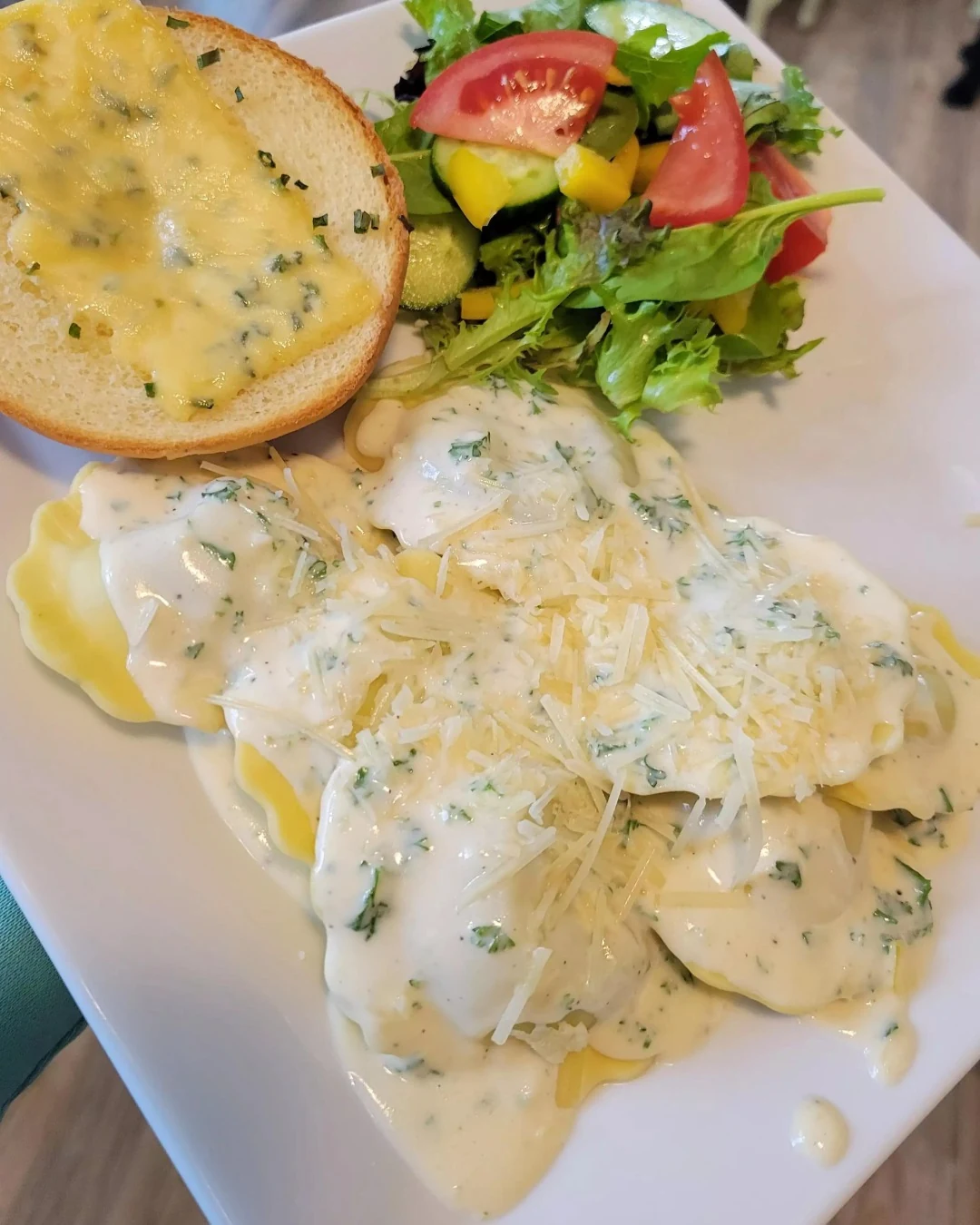 Creamy Homemade Alfredo Sauce Recipe in 15 Minutes finished dish