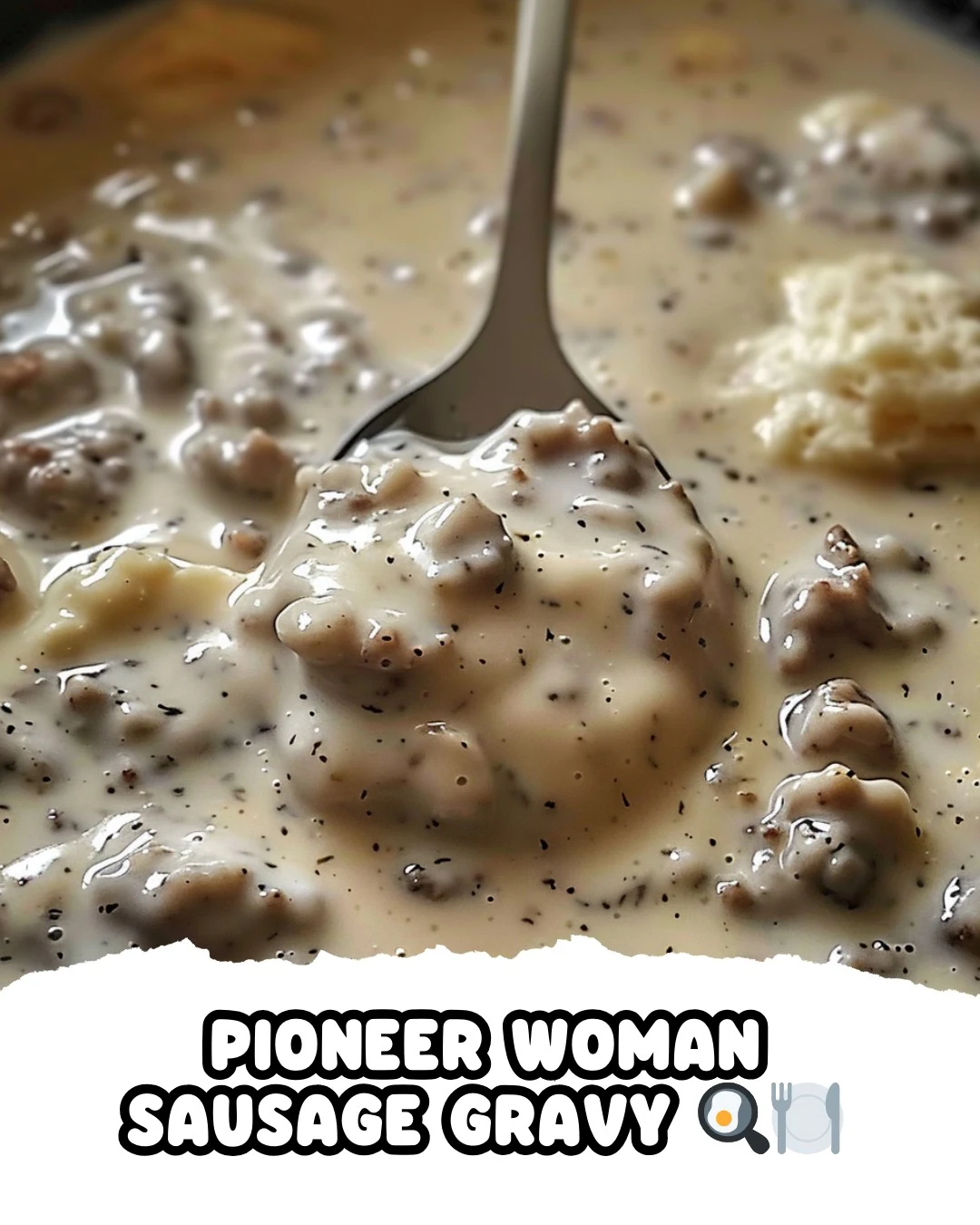 Creamy Pioneer Woman Sausage Gravy Recipe finished dish