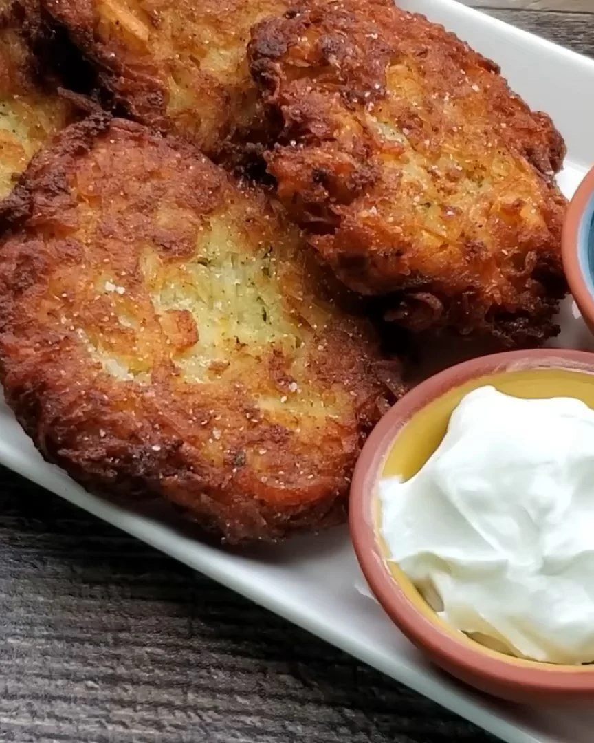 Delicious Potato Latkes - Family Favorite Breakfast Recipe finished dish