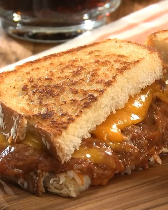 Delicious Pulled Pork Grilled Cheese Recipe finished dish