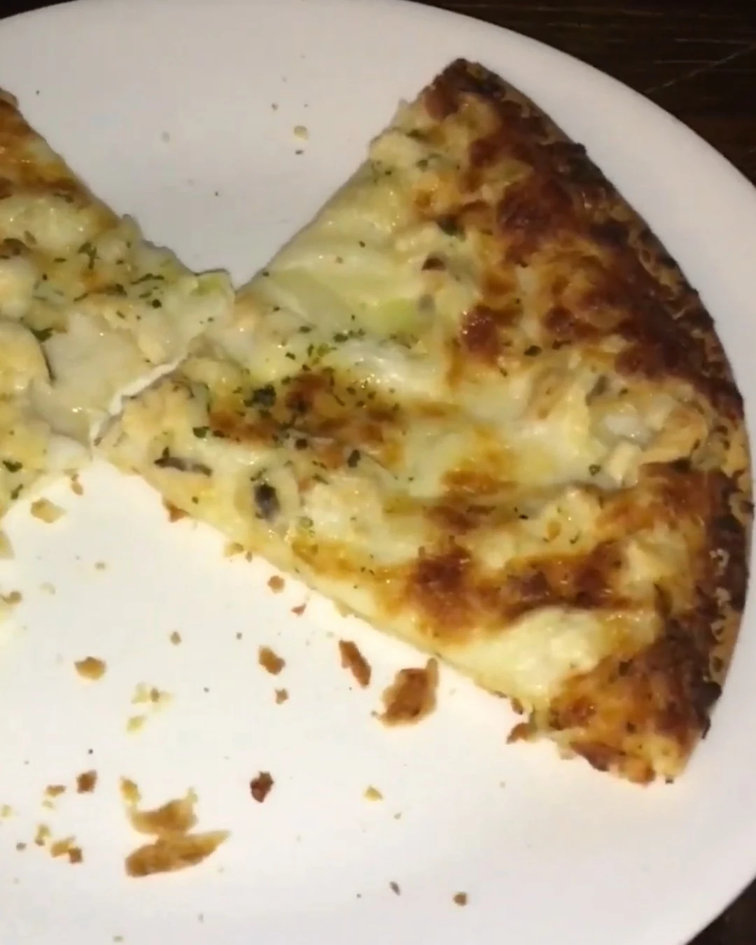 Delicious Roasted Garlic White Chicken Pizza Recipe finished dish