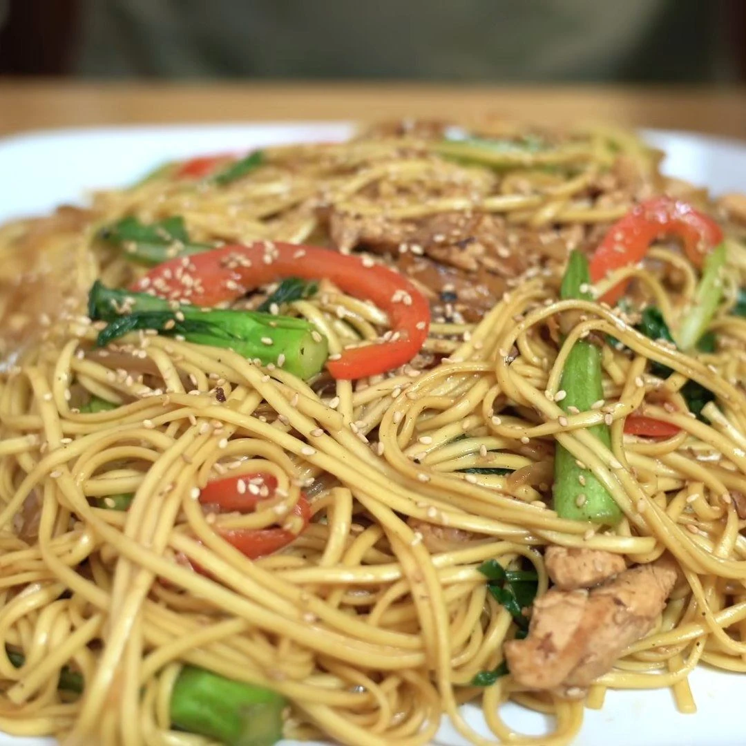 Easy and Delicious Lo Mein Recipe for Dinner finished dish