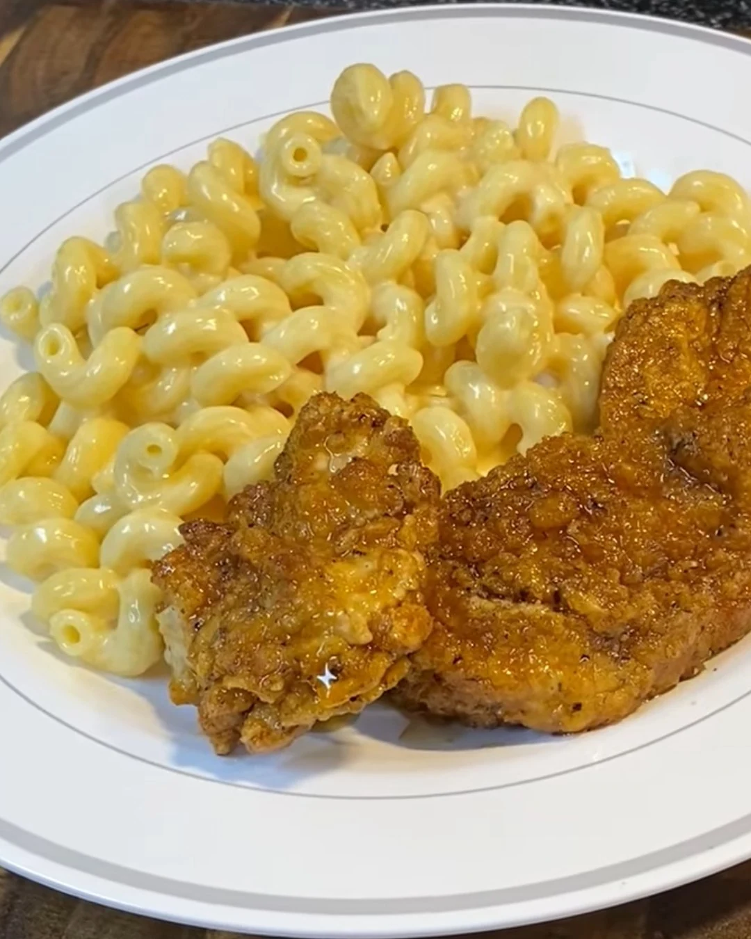 Irresistible Honey Pepper Chicken Mac and Cheese Recipe finished dish