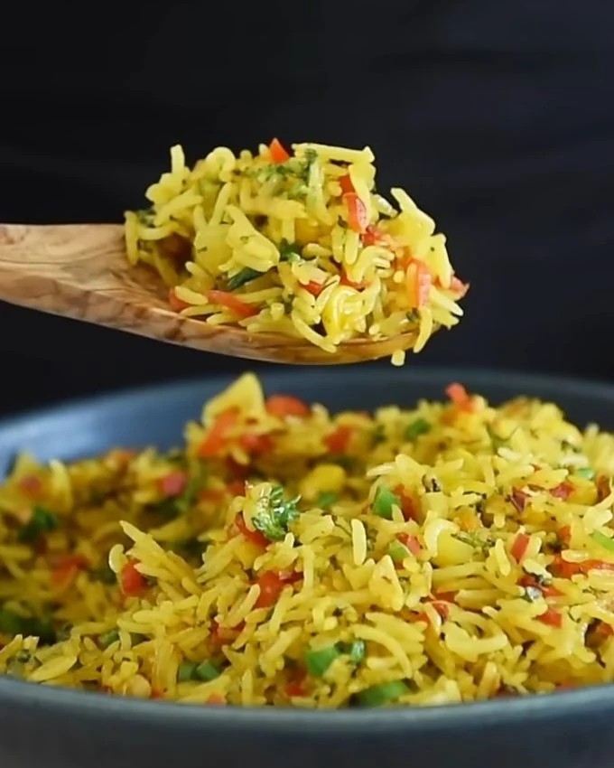 Quick Garlic Turmeric Rice: A Flavorful Side Dish finished dish