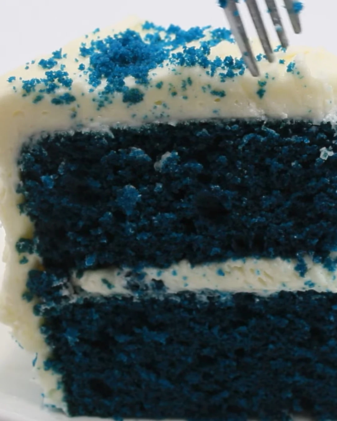 Stunning Blue Velvet Cake Recipe for Any Occasion finished dish