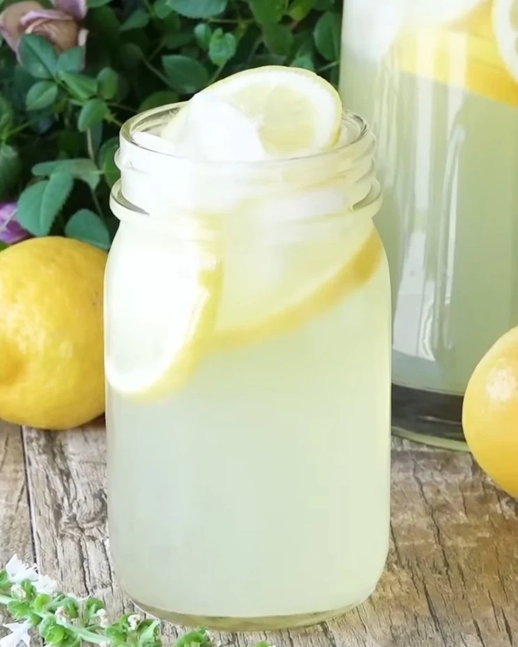 The best Homemade Lemonade ever: Refreshing & Easy Recipe finished dish